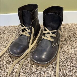 Duck feet size 38 faborg in great condition! Very comfortable.